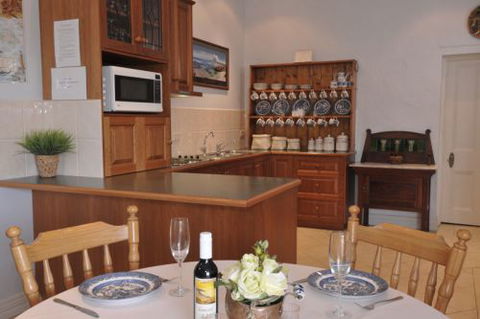 Charlie Bates Cottage - Sunshine Coast Guide 3
