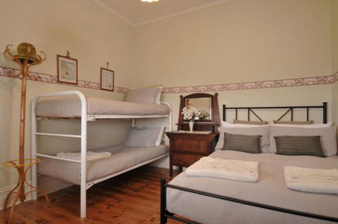 Charlie Bates Cottage - Sunshine Coast Guide 4