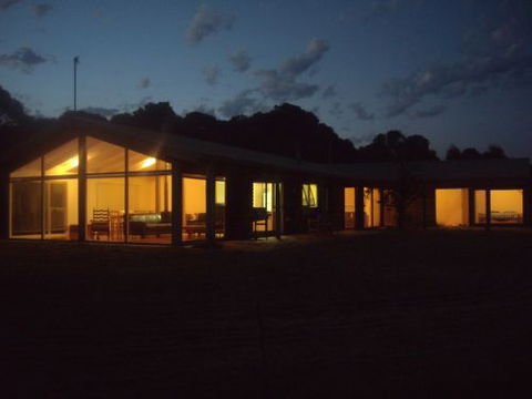 Walkerville South Accommodation - Sunshine Coast Guide 0