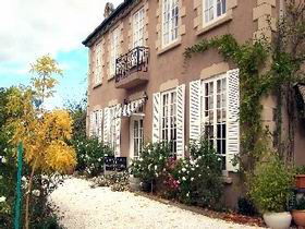 Adelaide Hills Chateau Gardenique B&b - Sunshine Coast Guide 0