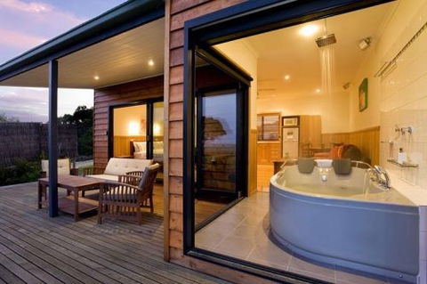 Coastal View Cabins - Sunshine Coast Guide 0