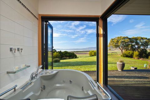 Coastal View Cabins - Sunshine Coast Guide 1