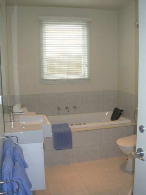 Sabina On Little Myers - Sunshine Coast Guide 5