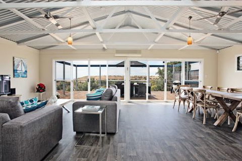 Coral Sands Luxury Beach House - Sunshine Coast Guide 0