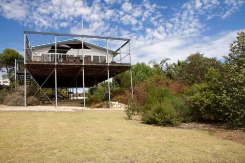 Coral Sands Luxury Beach House - Sunshine Coast Guide 7