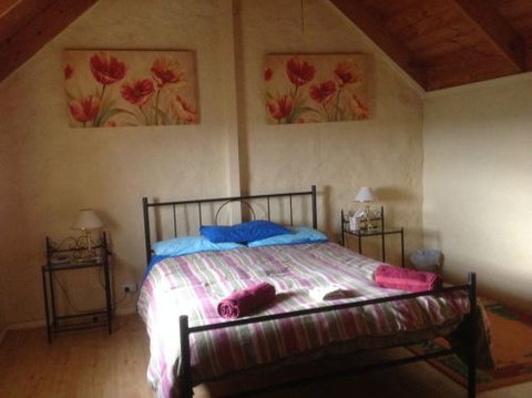 Glendon Beach House - Sunshine Coast Guide 1