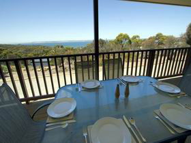 American River Water View Cottage - Sunshine Coast Guide 0