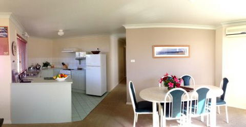Captain's Quarters - Sunshine Coast Guide 8