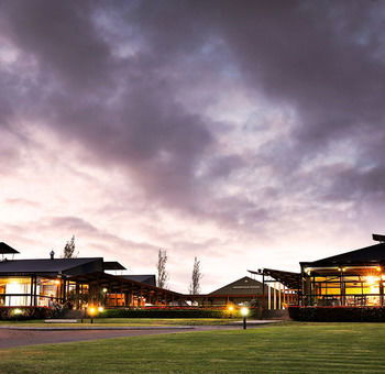 Estate Tuscany - Sunshine Coast Guide 4