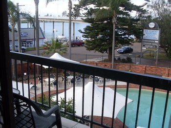 El Lago Waters Motel - Sunshine Coast Guide 0