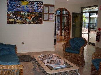 El Lago Waters Motel - Sunshine Coast Guide 2