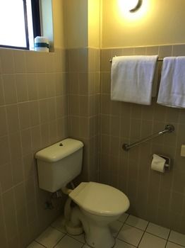 El Lago Waters Motel - Sunshine Coast Guide 13