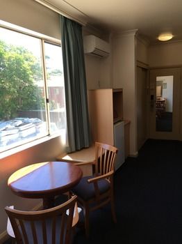 El Lago Waters Motel - Sunshine Coast Guide 25