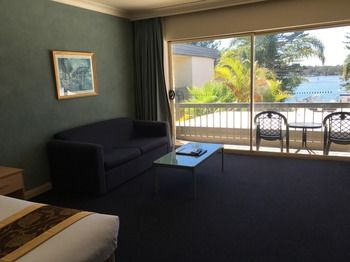 El Lago Waters Motel - Sunshine Coast Guide 26