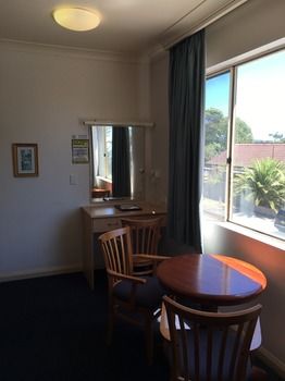 El Lago Waters Motel - Sunshine Coast Guide 27