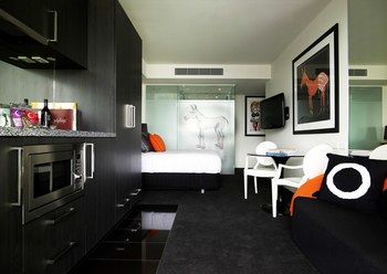 Art Series - The Cullen - Sunshine Coast Guide 7