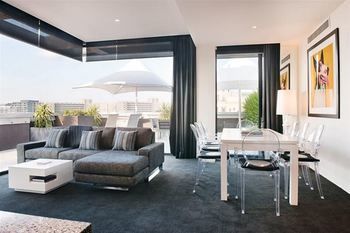 Art Series - The Cullen - Sunshine Coast Guide 16