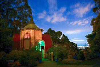 A Camelot Tower & Penthouse - Sunshine Coast Guide 11