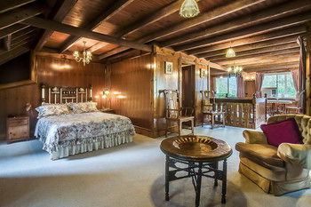 A Camelot Tower & Penthouse - Sunshine Coast Guide 36