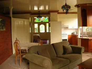 A Camelot Tower & Penthouse - Sunshine Coast Guide 3