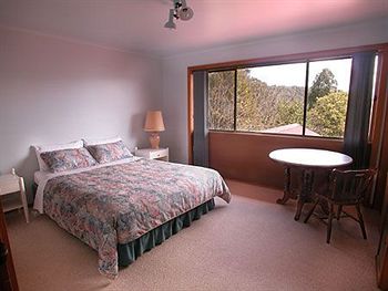 A Camelot Tower & Penthouse - Sunshine Coast Guide 4