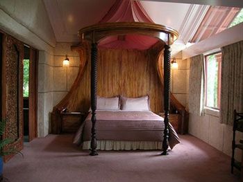 A Camelot Tower & Penthouse - Sunshine Coast Guide 6