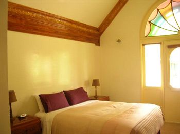 A Camelot Tower & Penthouse - Sunshine Coast Guide 7
