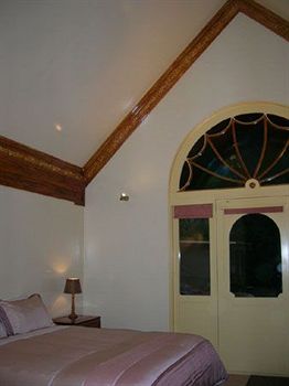 A Camelot Tower & Penthouse - Sunshine Coast Guide 8