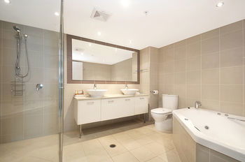 Aqua Vista Resort - Sunshine Coast Guide 10