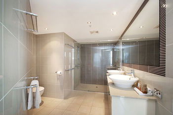 Aqua Vista Resort - Sunshine Coast Guide 11