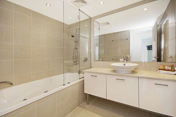 Aqua Vista Resort - Sunshine Coast Guide 98