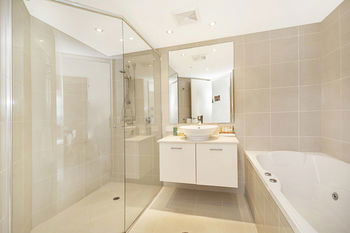 Aqua Vista Resort - Sunshine Coast Guide 100