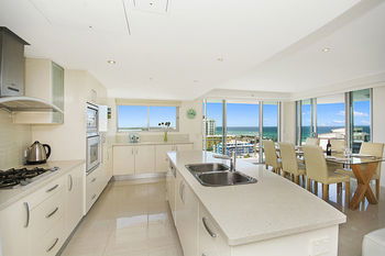 Aqua Vista Resort - Sunshine Coast Guide 104