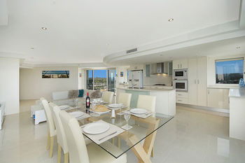 Aqua Vista Resort - Sunshine Coast Guide 107