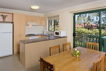 Apartments @ Mt Waverley - Sunshine Coast Guide 3