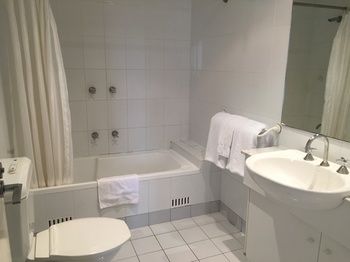 AEA The Coogee View Serviced Apartments - Sunshine Coast Guide 3