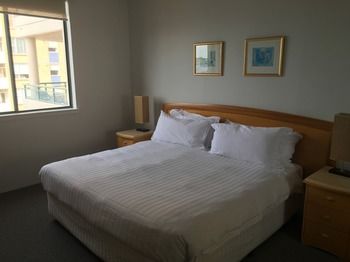 AEA The Coogee View Serviced Apartments - Sunshine Coast Guide 12