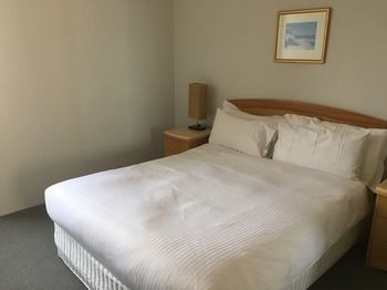 AEA The Coogee View Serviced Apartments - Sunshine Coast Guide 24