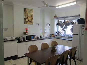 Casa Central Accommodation - Hostel - Sunshine Coast Guide 0