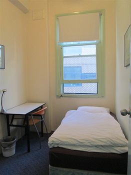 Casa Central Accommodation - Hostel - Sunshine Coast Guide 3