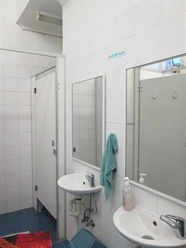 Casa Central Accommodation - Hostel - Sunshine Coast Guide 4
