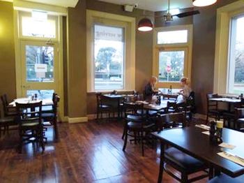 Naughtons Parkville Hotel - Sunshine Coast Guide 8