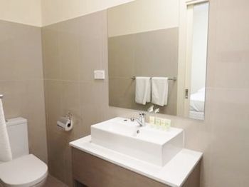 Naughtons Parkville Hotel - Sunshine Coast Guide 10