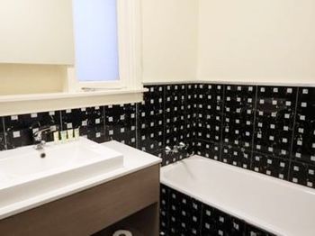 Naughtons Parkville Hotel - Sunshine Coast Guide 11