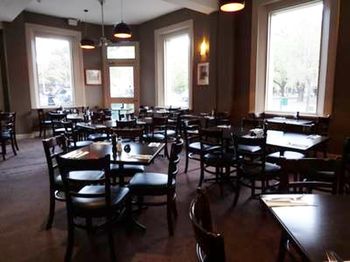 Naughtons Parkville Hotel - Sunshine Coast Guide 14