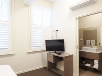 Naughtons Parkville Hotel - Sunshine Coast Guide 17