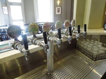 Naughtons Parkville Hotel - Sunshine Coast Guide 19