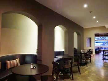 Naughtons Parkville Hotel - Sunshine Coast Guide 21