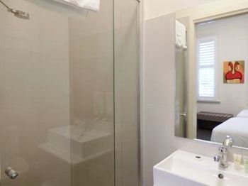 Naughtons Parkville Hotel - Sunshine Coast Guide 27