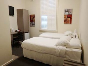 Naughtons Parkville Hotel - Sunshine Coast Guide 29